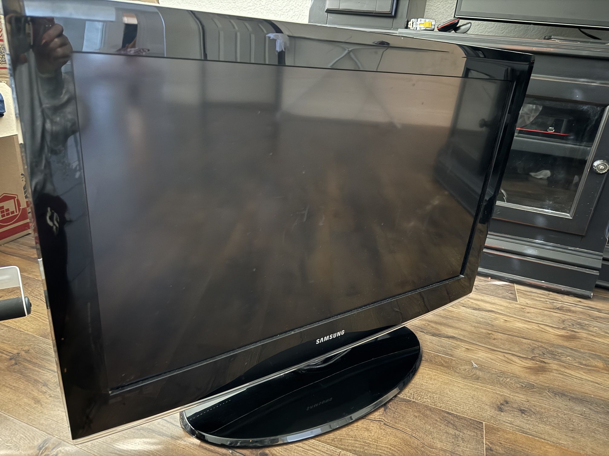 32 Inch Samsung TV