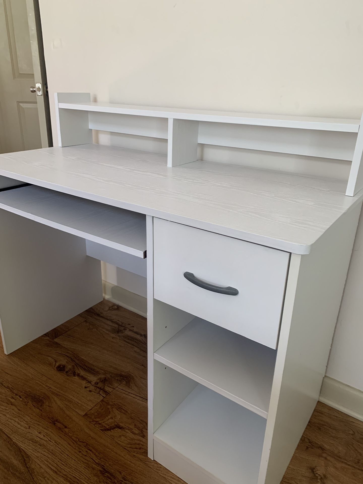 Wooden Computer Desk - white - used