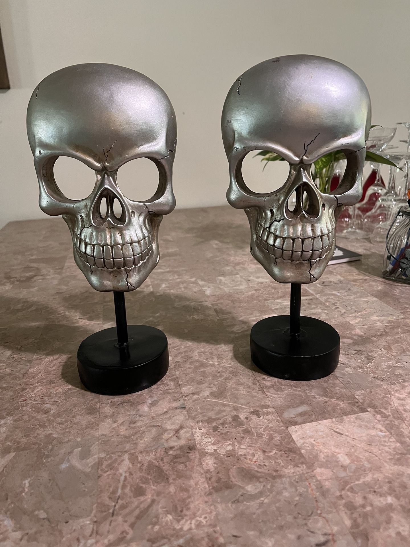 Decorative Metallic Skull Head Stands