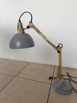 Desk lamp