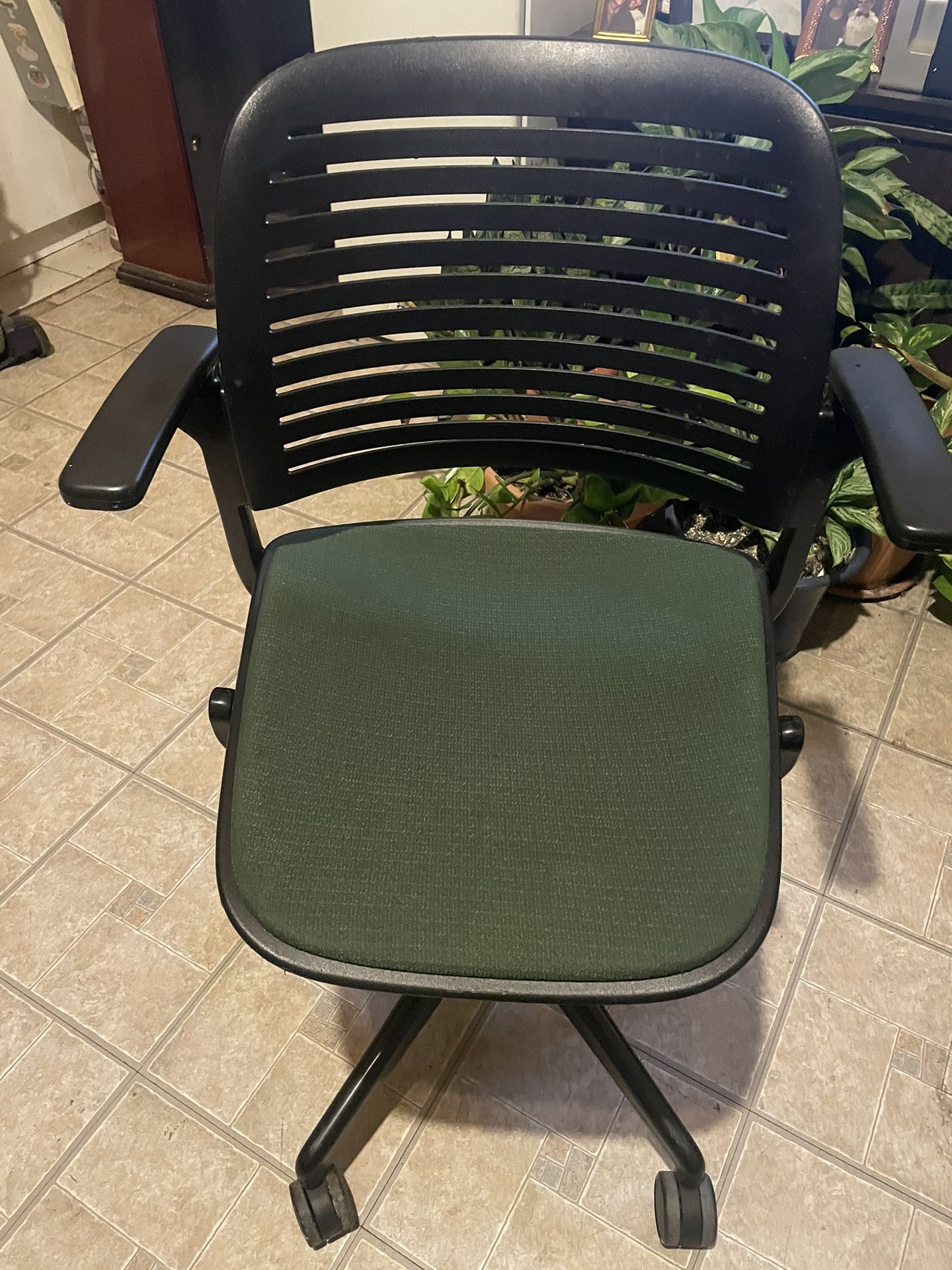 Steelcase Cachet Stool Preowned