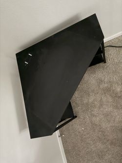 Free corner desk with outlet