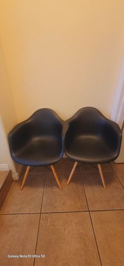 2 Modern Chairs 