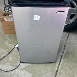 Magic chef mini fridge