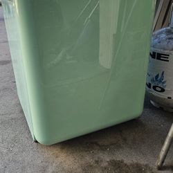 Retro Mini Fridge (Mint Green)