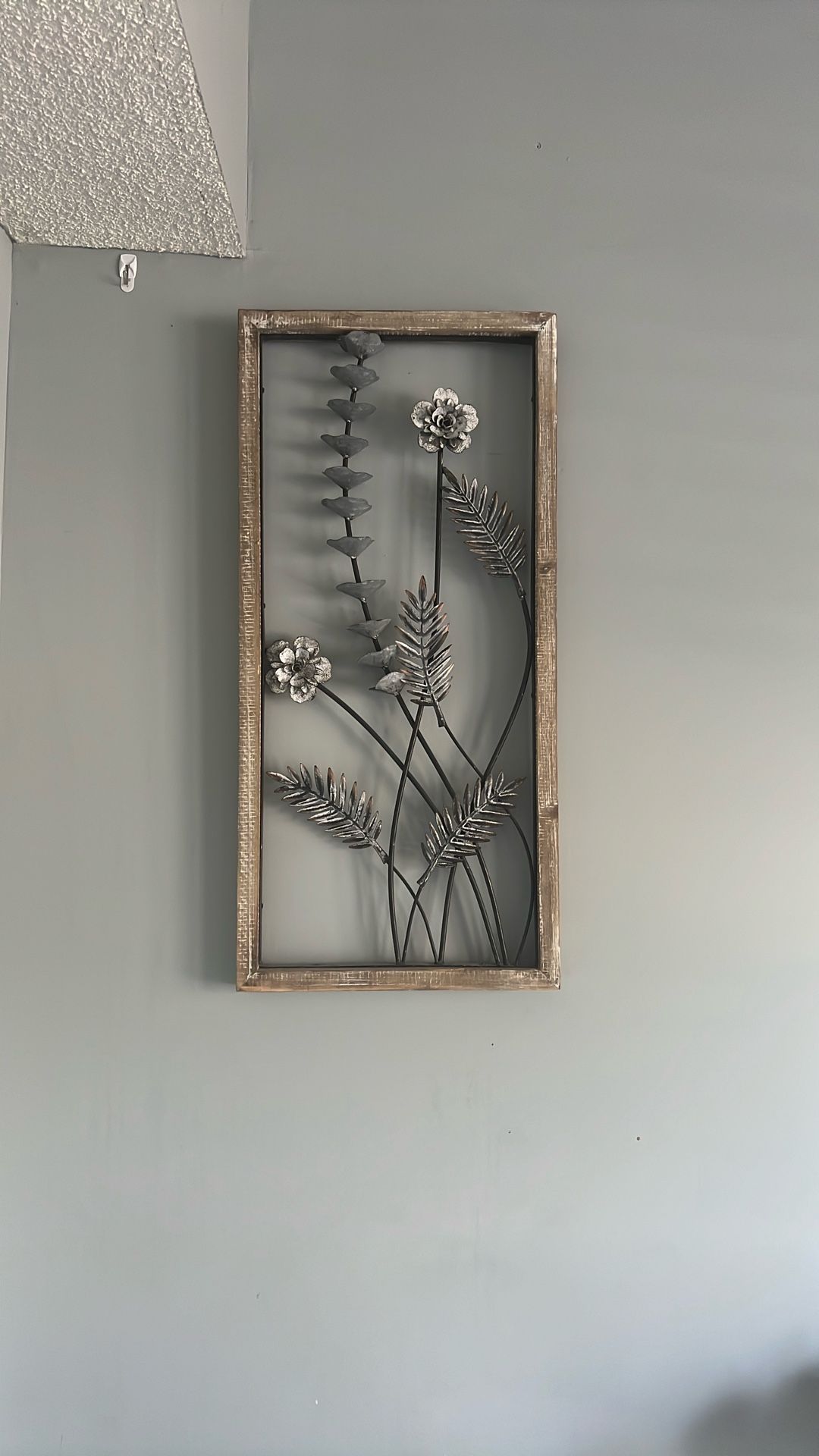 Set of 2 Metal Floral Wall Art Pieces – Rustic Framed Botanical Decor
