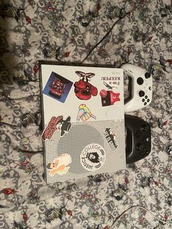 Xbox 1 2 controllers