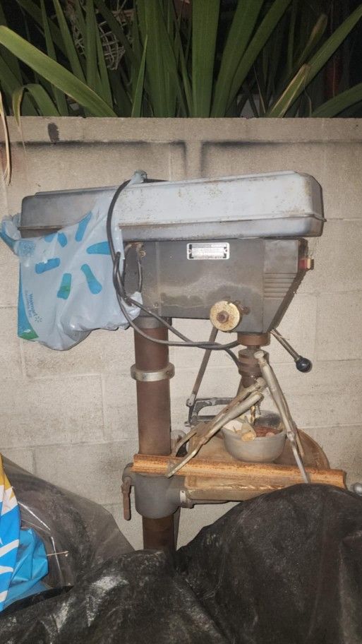 Machine To Make Holes On Metal