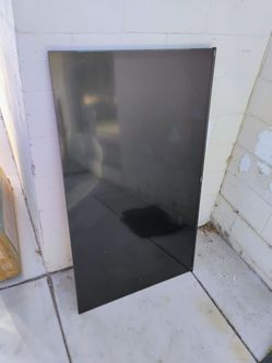 58-in Roku Hisense TV BROKEN