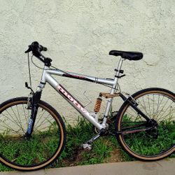 Motiv Vortex - Full Suspension 26" Tires - $75