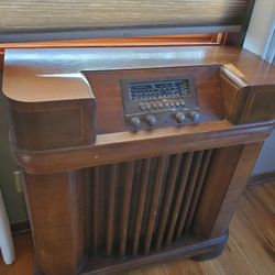 Antique Wooden Radio