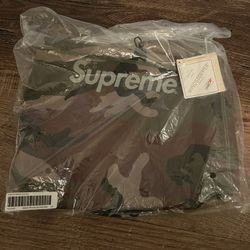 Supreme WINDSTOPPER Woodland Camo Neck Gaiter (FW23)