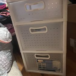 Rubbermaid three drawer Dresser