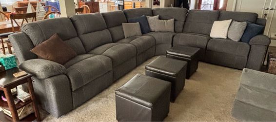 Corner grouping like new with two electric recliners plus one manual in the middle