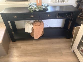 Entry way table