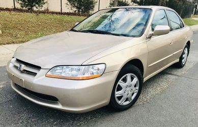 2000 Honda Accord Leather ( Very LOW Miles ) ***No issues **