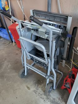 Sierra de mesa portátil Kobalt de 10 pulgadas.