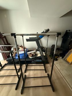 Adjustable Single Rod Garment Rack