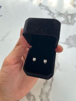 VVS1 Moissanite Stud Earrings