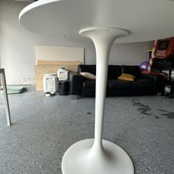 Hard Vinyl Table 