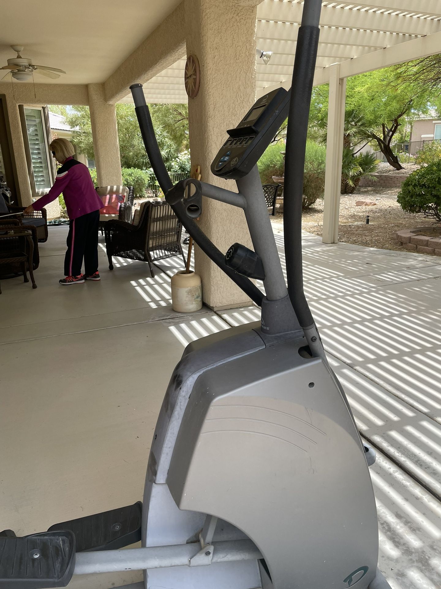 Diamondback fitness 300 series elliptical hotsell