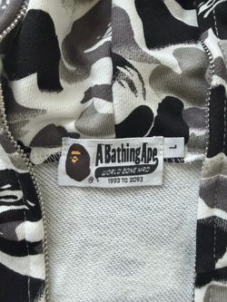 BAPE white camouflage zip up jacket, size-L
