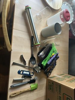 Assorted Kitchen Items 