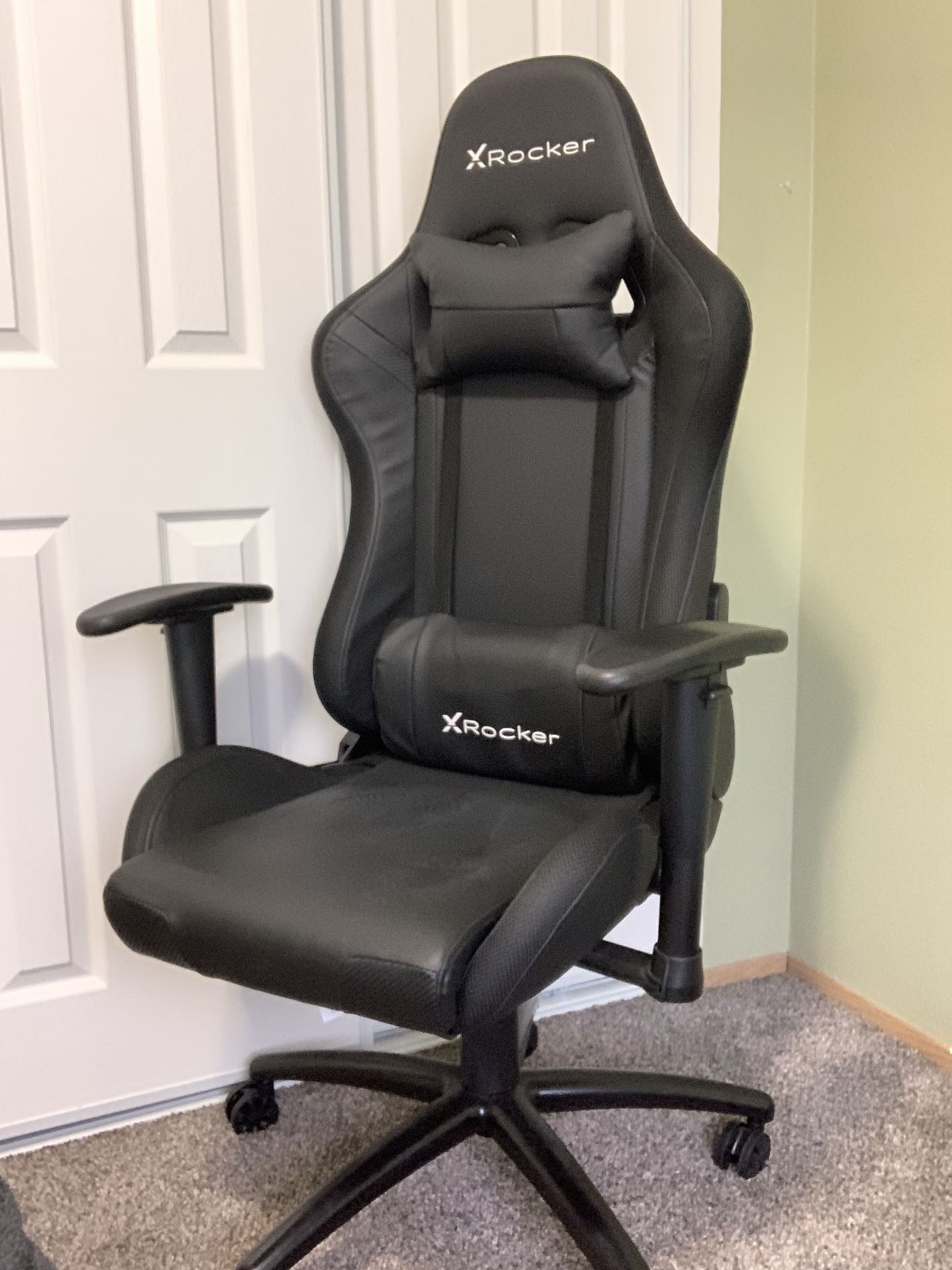 Gaming Chair And Desk 
