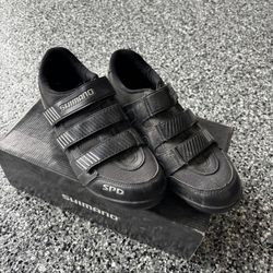 Shimano SPD clip less pedal cycling/mountain biking shoes