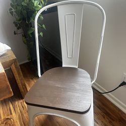 4 White Metal Chairs With Dark Wood Botttoms