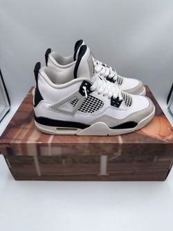 Air Jordan 4 “Military Black” size 5Y / women’s 6.5