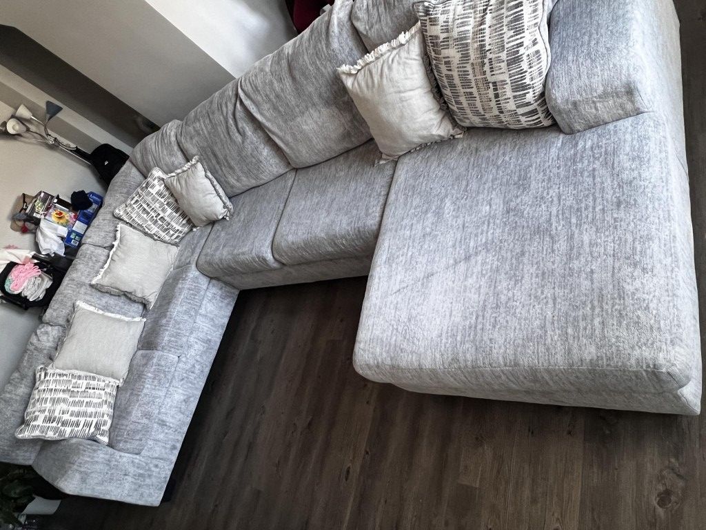 Broyhill Pembrey 3-Piece Sectional