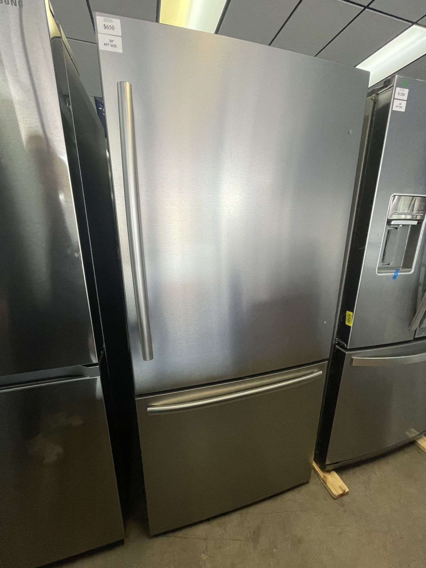 33”- Apartment Size Refrigerator 