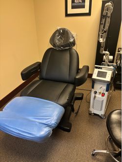 Adjustable medical/tattoo chair