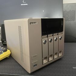 QNAP TVS-463 NAS