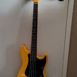 4 string Electric Bass