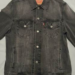 Levi’s denim jacket large
