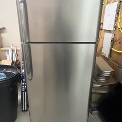 Fridgidare Refrigerator 