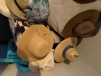 Lots of hat/sombreros