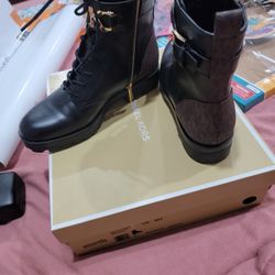 Michael kors Reed Lace Up Booties Size 8.5