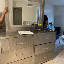 Modern 6-Drawer Dresser w/ Light-Up Mirror – Great Condition