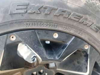 Extreme 37X13.50R22LT Tire on Alloy Wheel