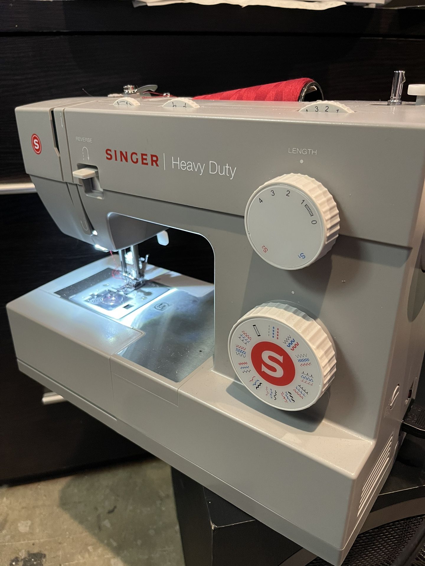 SINGER Heavy Duty Sewing Machine with Bag + Extras
