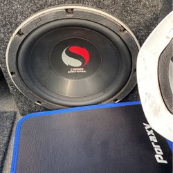 Kicker Solobaric 8” Subwoofer/ Directed 500 Amp