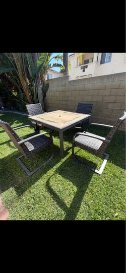 5 piece patio set/ Patio/ Yard/ outdoor/ furniture/ chairs/ table