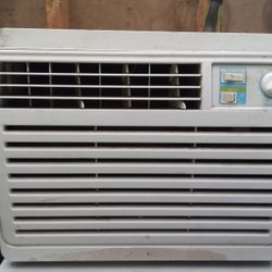 Window AC Unit - 6,000 BTUs