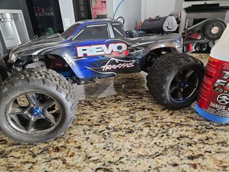Traxxas 3.3 revo rc truck