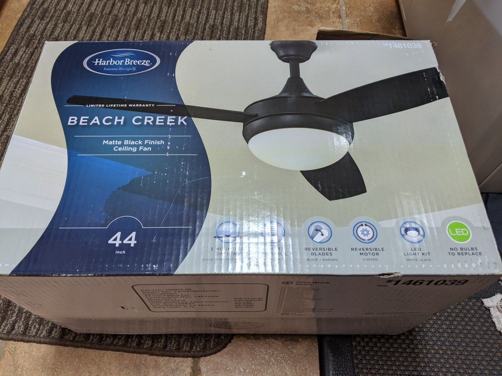 Harbor Breeze Beach Creek 44-in Matte Black LED Indoor Ceiling Fan w/ Light Kit & Remote 3-Blade
