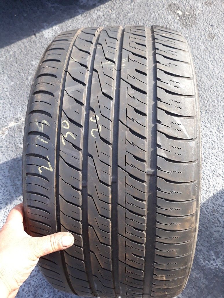 1 Toyo 275/30/20 (Like New)