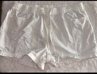 Ladies Universal Thread high rise denim shorts 2x